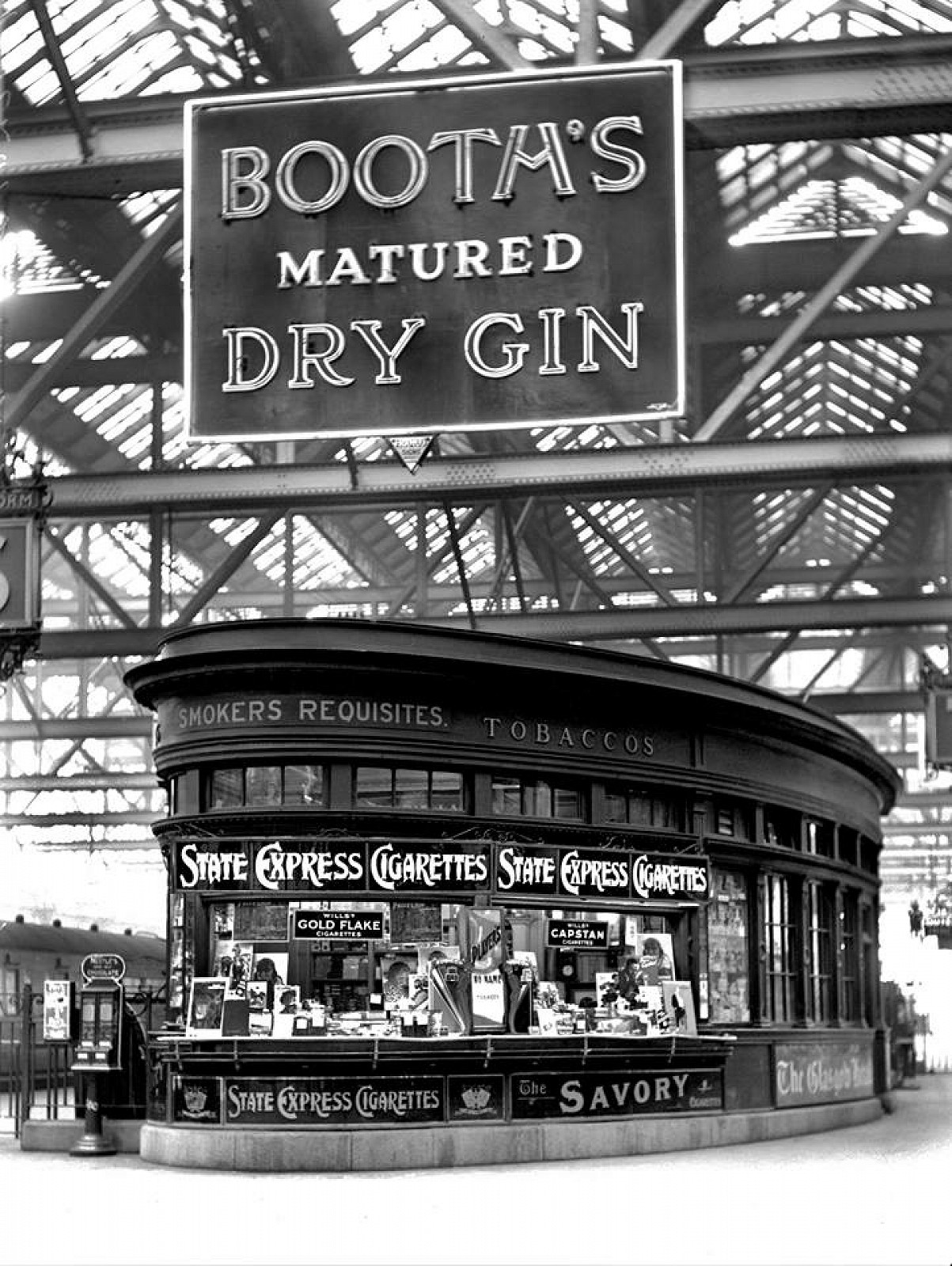 1930s at Central Station Glasgow/ Bob Shaw private collection